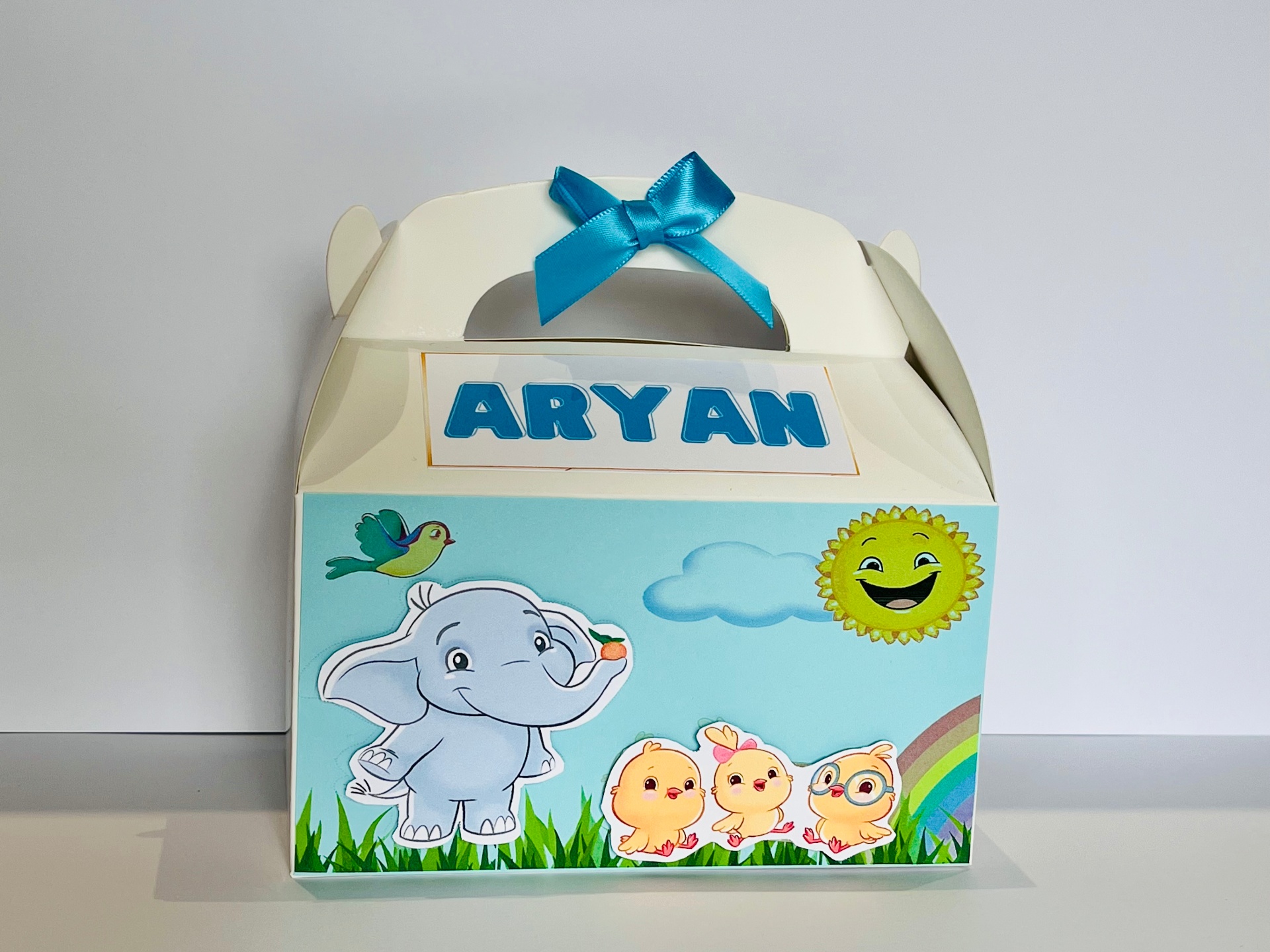 Caja decorada infantil personalizada Aryan