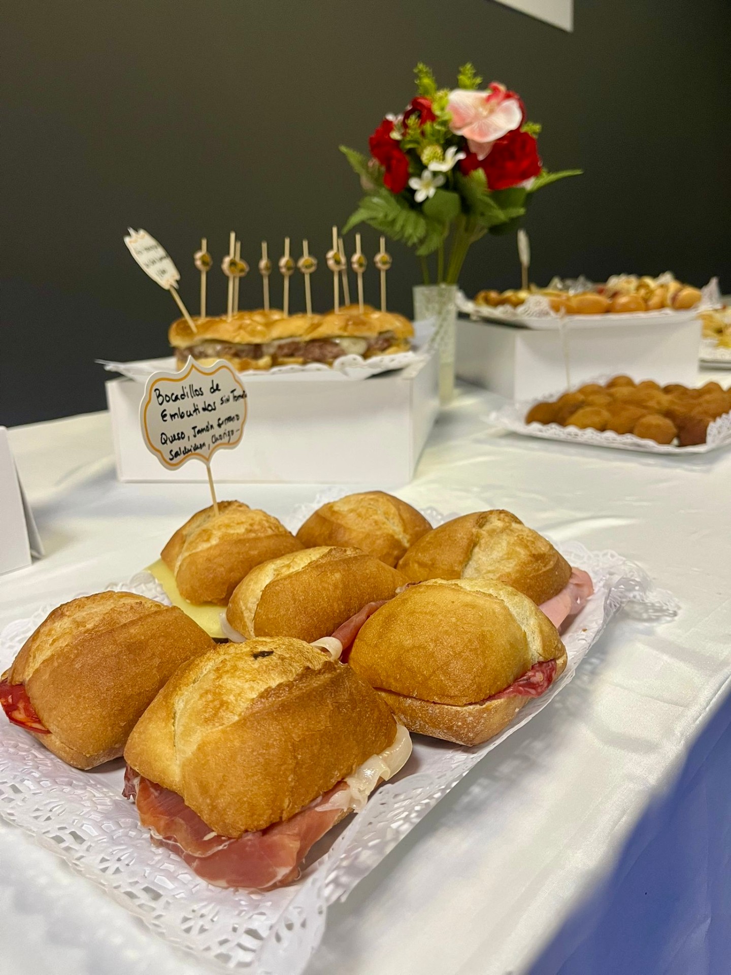 Bocadillos de jamón serrano y queso